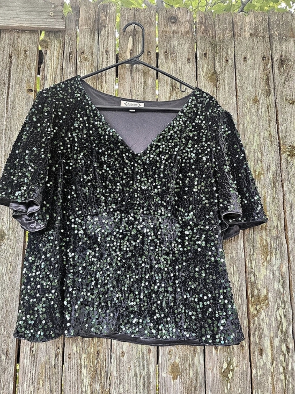 Nanette Lepore Sequin V-Neck Blouse in Black & Green Size Small Like New
